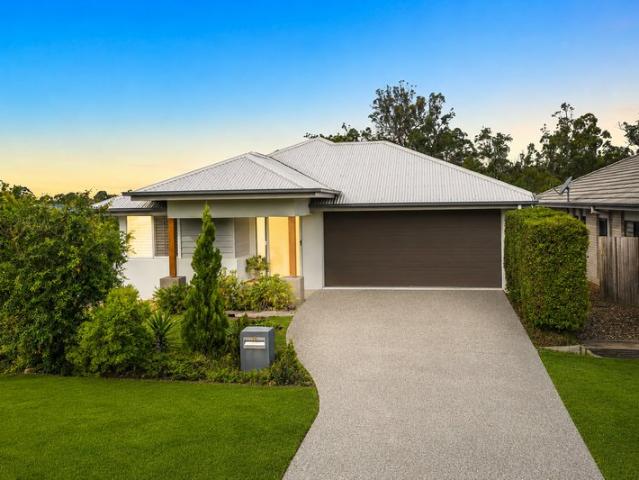 Modern Family Living with Flexibility in Prime North Lakes Position