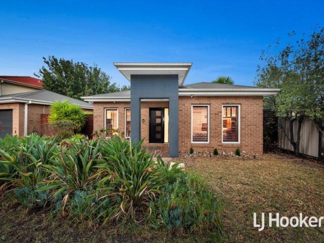 Modern Family Living with Impressive Energy Saving Features