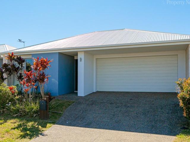 Modern Family Living with Pool, Solar & Ducted Air in the Meadows Estate