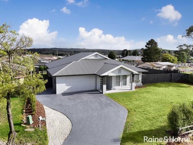 Modern Family Living with Premium Upgrades on a Spacious 1,345m² Block