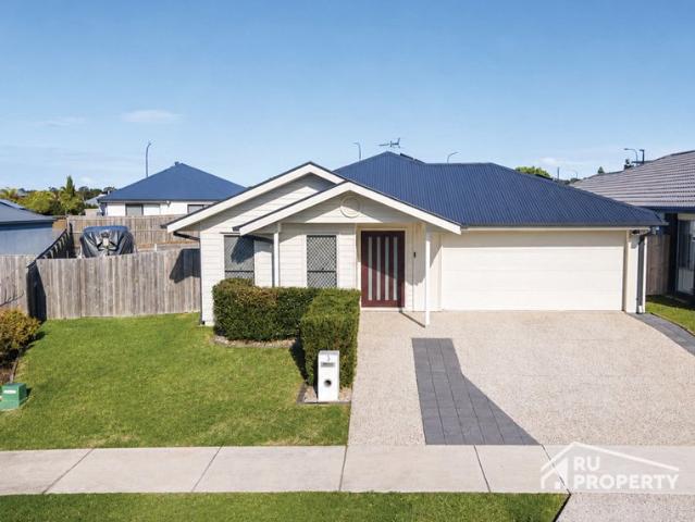 Modern Family Living with Rare Side Access in North Harbour