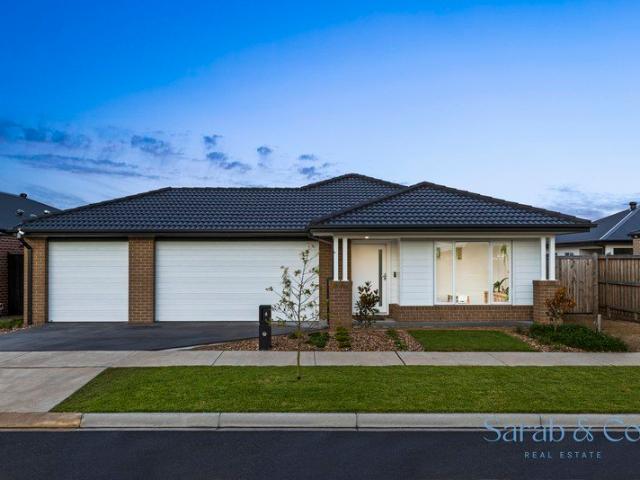 Modern Family Living with Rare Triple Garage including Side Access.
