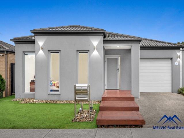 Modern Family Living with Strong Investment Appeal in One of best location in Clyde North