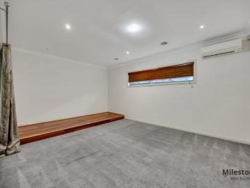 Modern Family Living with Study, Theatre Room & Solar Power in Prime Tarneit Location