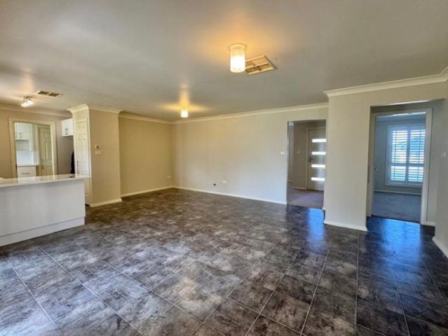 MODERN FAMILY LIVING WITH SHED IN A QUIET, CONVENIENT LOCATION