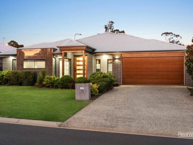 Modern Family Living with Shed, Space & Style