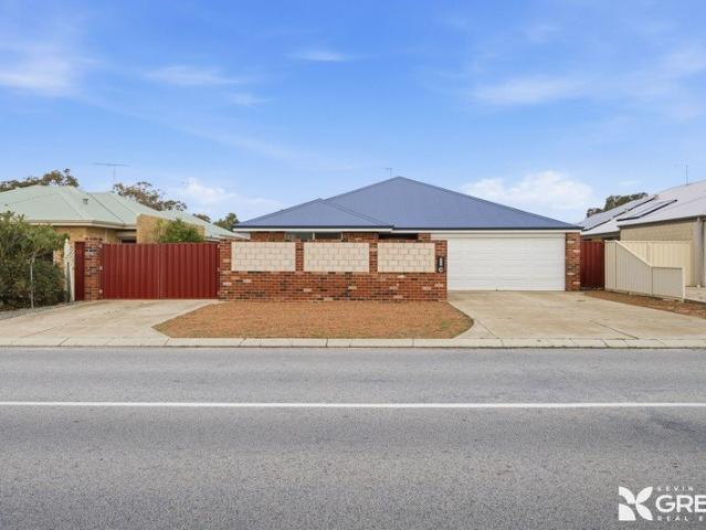 4x2 With Side Access In Prime Location