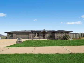 Modern Family Living with Side Access & Triple Garage
