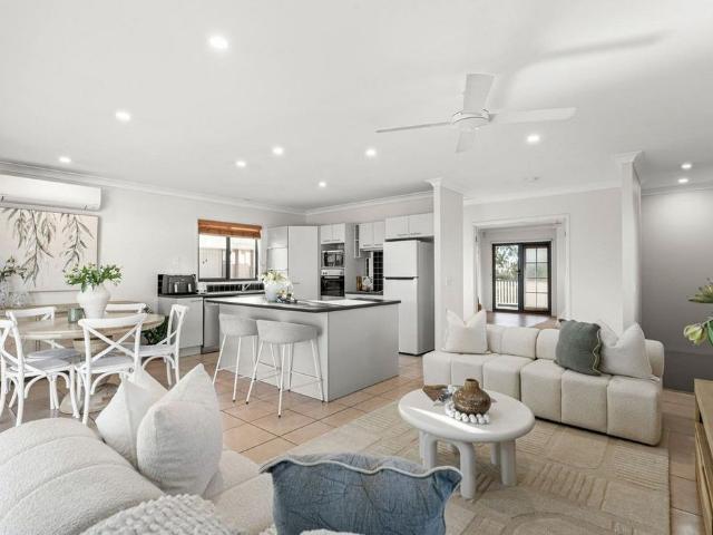 Amazing Airconditioned Home with huge yard & Man Cave shed