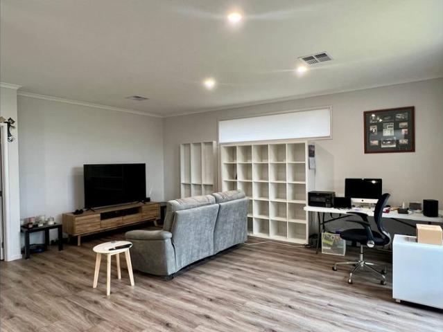 Modern Family Living with Solar Savings in a Sought After Mount Barker Location