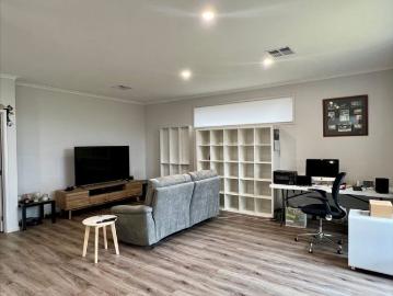 Modern Family Living with Solar Savings in a Sought After Mount Barker Location