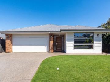 Modern Family Living with Solar Savings & Outdoor Entertaining