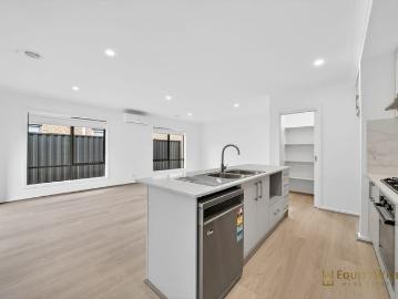 Modern Family Living with Solar Savings & Year‑Round Comfort