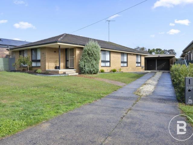 MODERN FAMILY LIVING WITH SPACE, COMFORT & CONVENIENCE