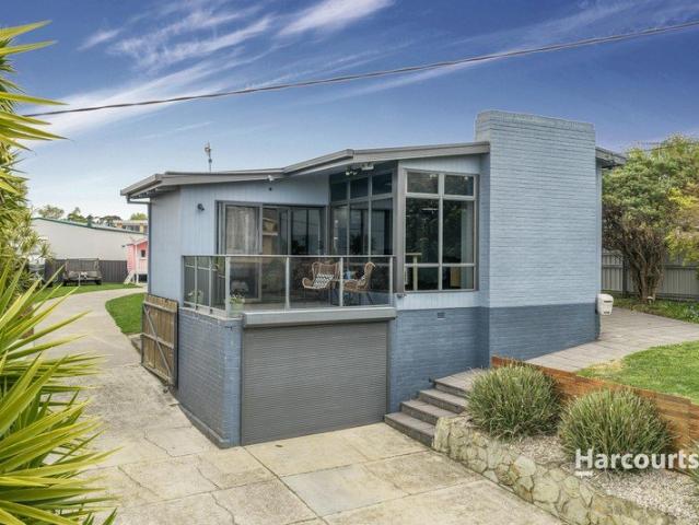 Modern Family Living with Space to Entertain