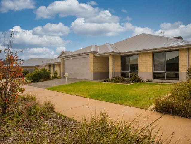 Vacant & Ready to Move In: Modern Family Living with Space to Grow!