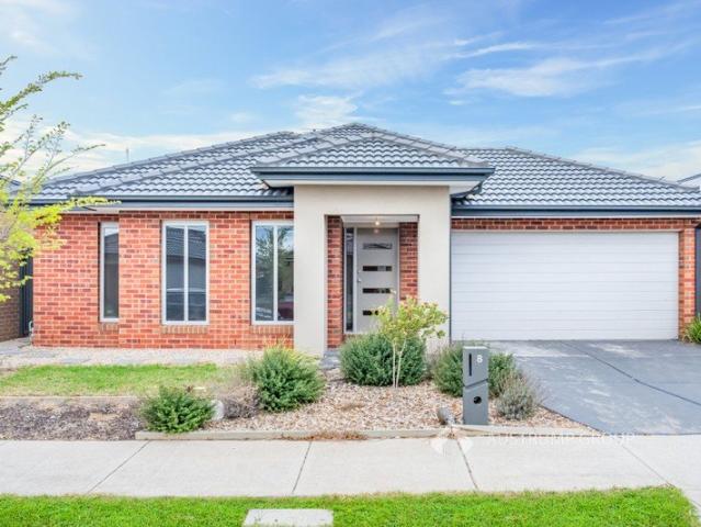 Modern Family Living with Two Living Areas in a Prime Location