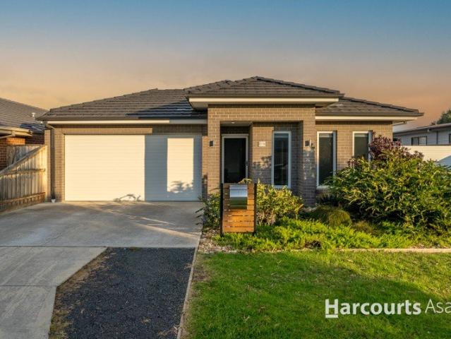 Modern Family Living with Theatre Room, Alfresco Entertaining & Side Access for the Boat!