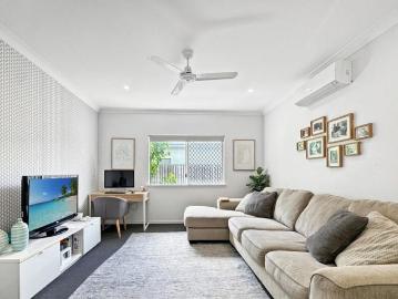Modern Family Living with Theatre Room in Sought After Bushland Beach