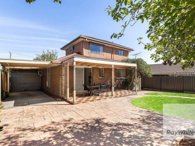 Modern Family Living with Versatile Spaces in the Heart of Bundoora