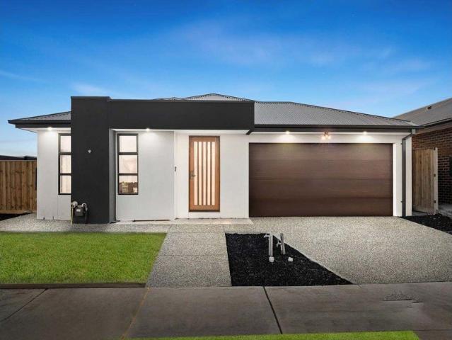 Modern Family Living with 4 Bedrooms, 3 Bathrooms & Multiple Living Areas