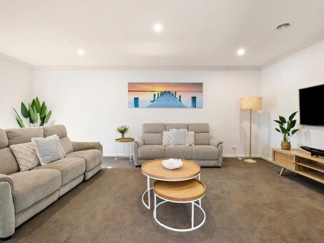 Modern Family Living by the Bay – Spacious, Stylish & Perfectly Positioned