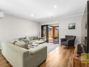 Rockbank, Victoria - Garden, Parking, Equipped kitchen