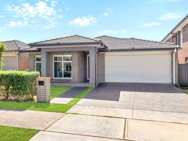 Modern Family Living & Effortless Entertaining in Jordan Springs