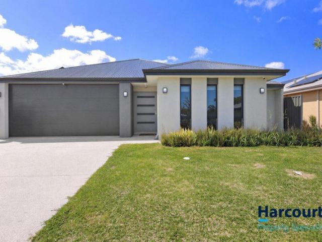 Modern Family Living in The Edge Estate