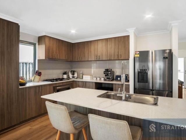 Modern Family Living in the Heart of Champion Lakes Comfort, Style & Convenience!