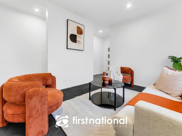Modern Family Living in the Heart of Clyde. 3 Living Areas, Family Entertainer!