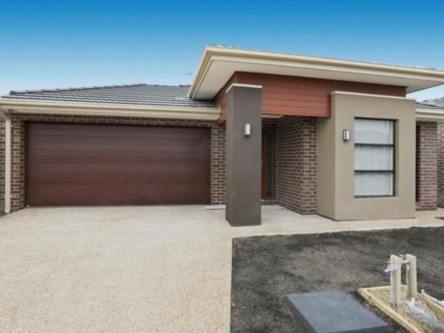 Modern Family Living in the Heart of Clyde!