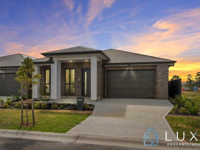 Modern Family Living in the Heart of Bingara Gorge
