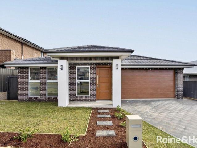 Modern Family Living in the Heart of Gilead!
