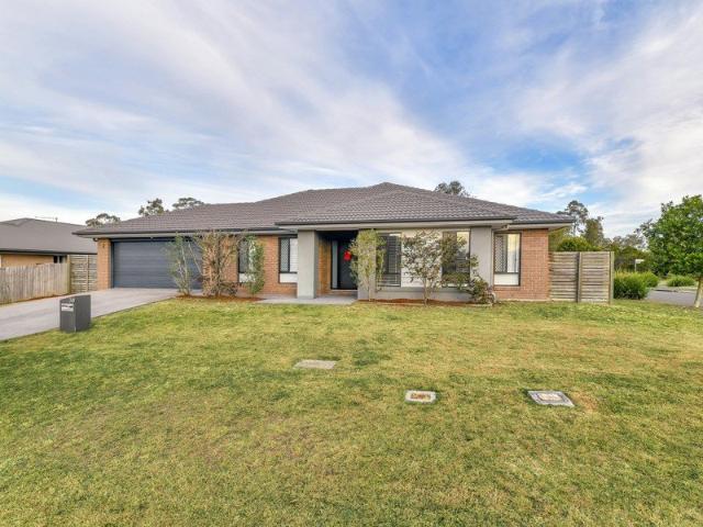 Modern Family Living in the Heart of Flagstone
