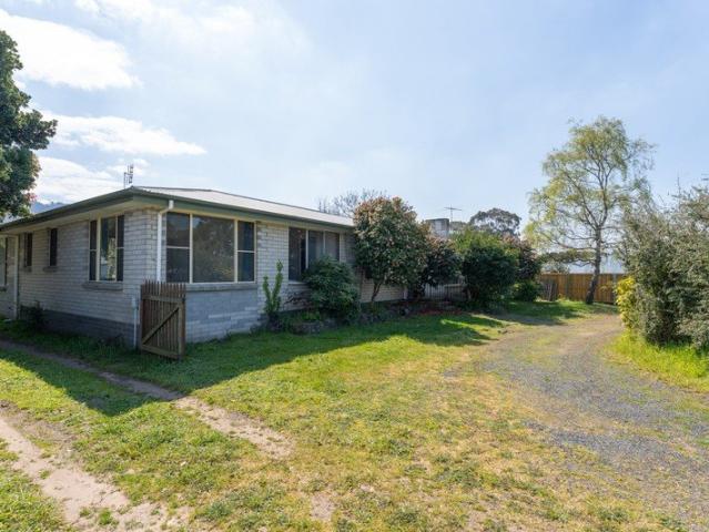 Modern Family Living in the Heart of Hadspen