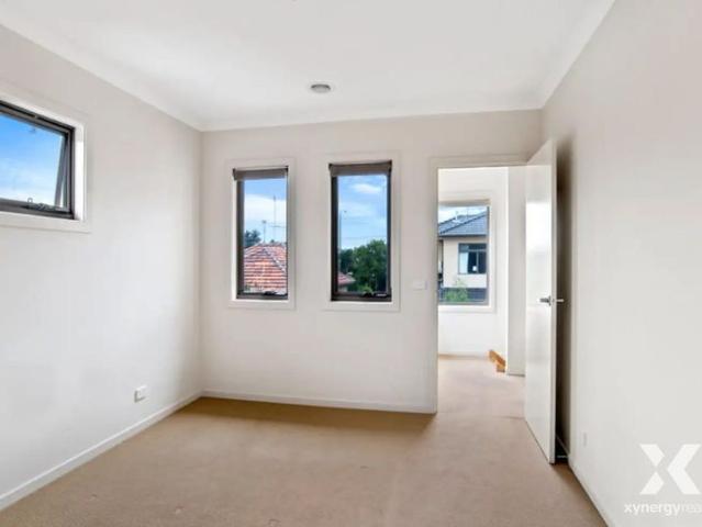 Modern Family Living in the Heart of Oakleigh South