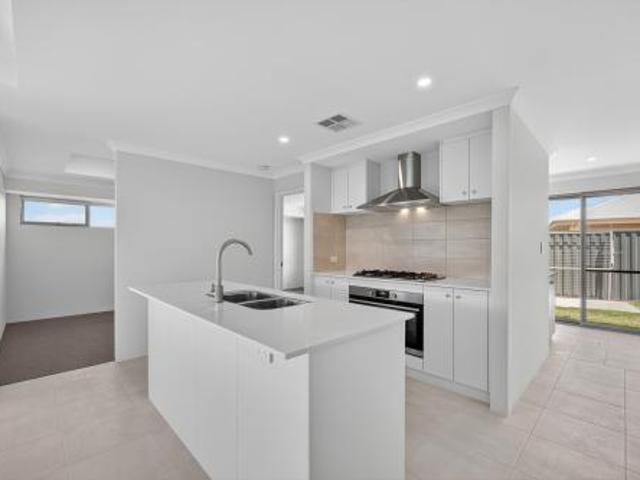Modern Family Living in the Heart of Lakelands!