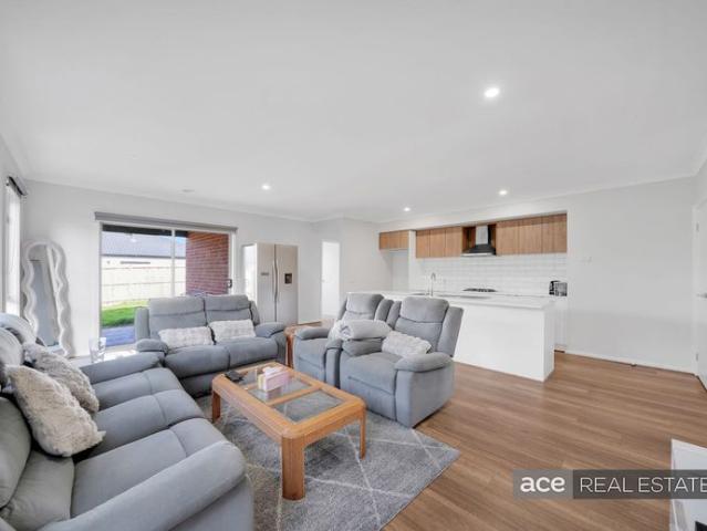 Modern Family Living in the Heart of Manor Lakes