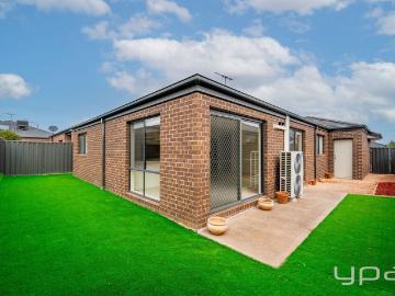 Modern Family Living in the Heart of Manor Lakes