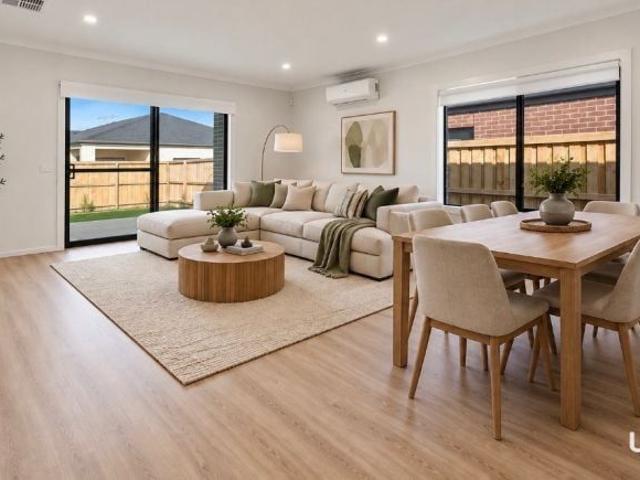 Modern Family Living in the Heart of Maplestone Estate