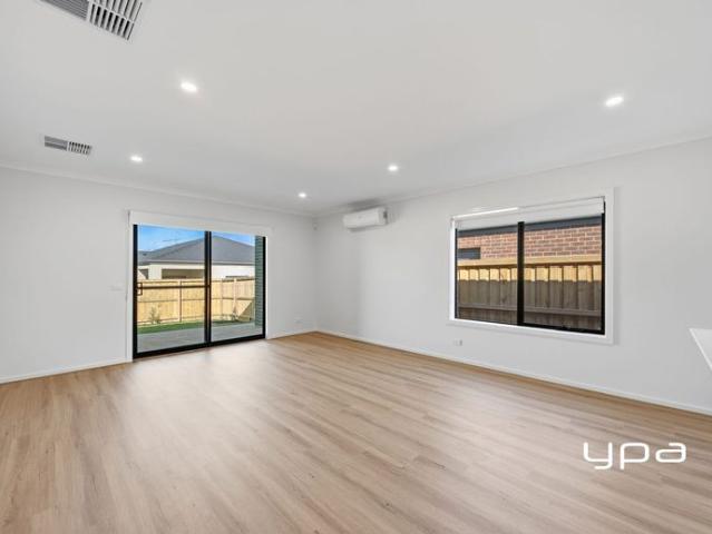Modern Family Living in the Heart of Maplestone Estate