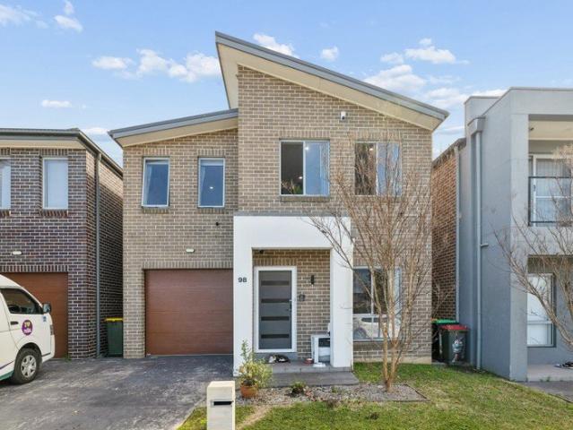 Modern Family Living in the Heart of Marsden Park
