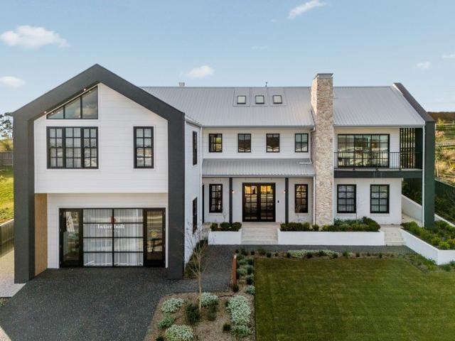 Modern Family Living in the Heart of Menangle Park