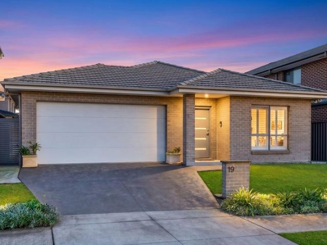 Modern Family Living in the Heart of Middleton Grange