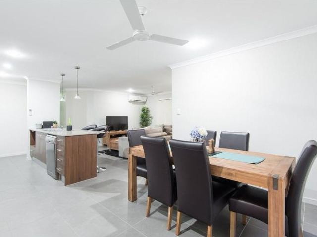 Modern Family Living in the Heart of Springfield Lakes