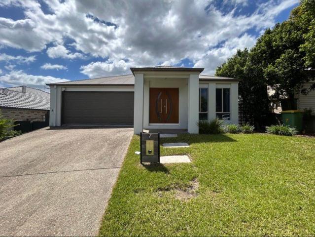 Modern Family Living in the Heart of Springfield Lakes