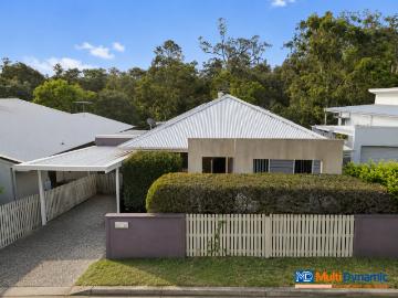 Modern Family Living in the Heart of Springfield Lakes
