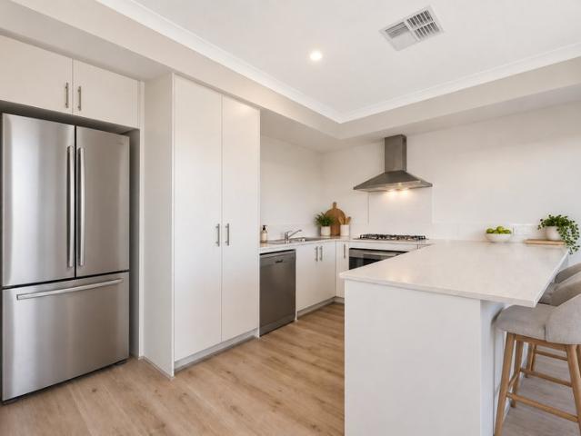 MODERN FAMILY LIVING IN THE HEART OF PARADISO ESTATE!