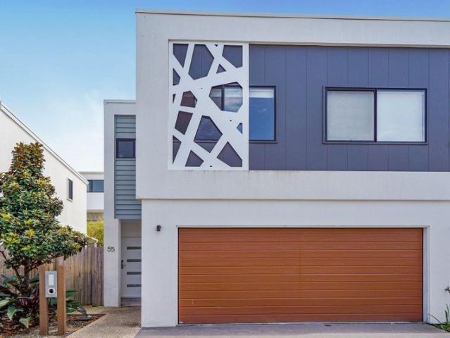 Modern Family Living in the Heart of Pimpama!
